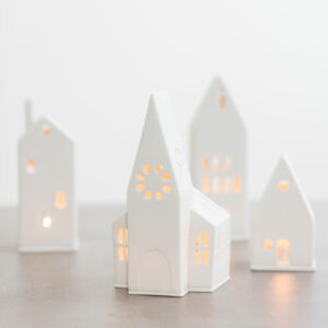 Alternative view of Photophore Décoratif en Porcelaine Blanche "Église Ensorcelante"