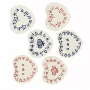 Boite de 6 mini coupelles forme coeur galline rouges et bleues